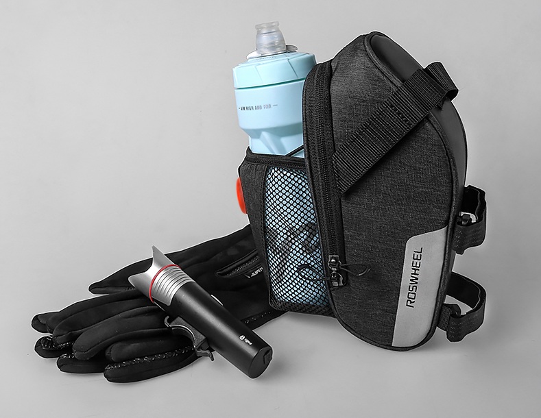Сумка под седло Roswheel серия Essential 1,8L с держателем для фляги и габаритным огнем Сумка под седло Roswheel серия Essential 1,8L с держателем для фляги и габаритным огнем